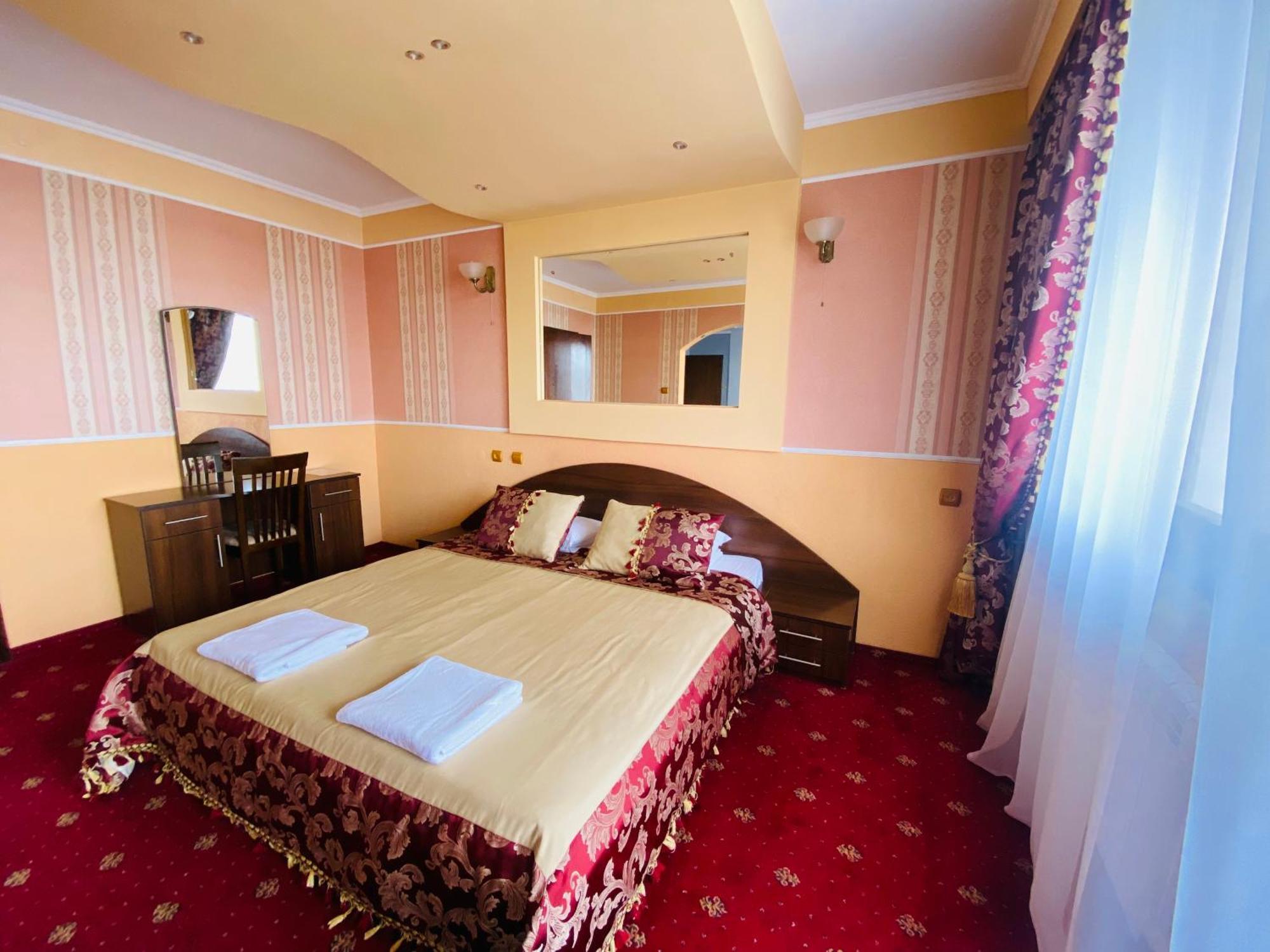 Intourist-Zakarpattia Hotel Uzhhorod Exterior foto